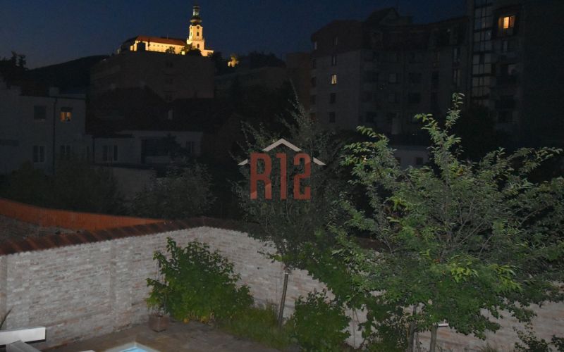 MESTSKÝ DOM POD HRADOM S BAZÉNOM - NITRA