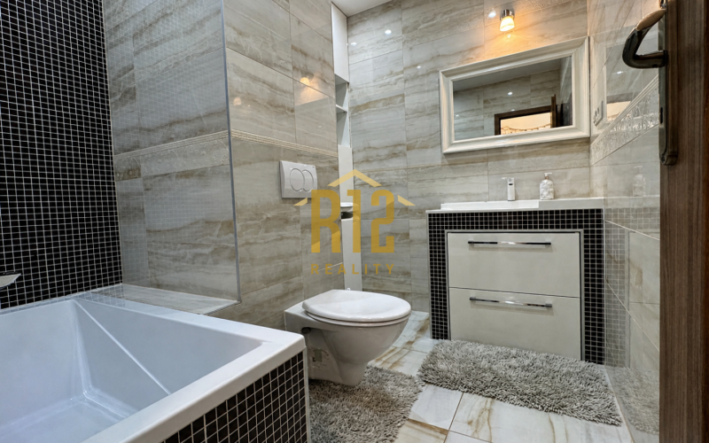 REZERVOVANÉ Predaj priestranný 2-izbový byt s balkónom – Nitra, Chrenová (Nábrežie mládeže)