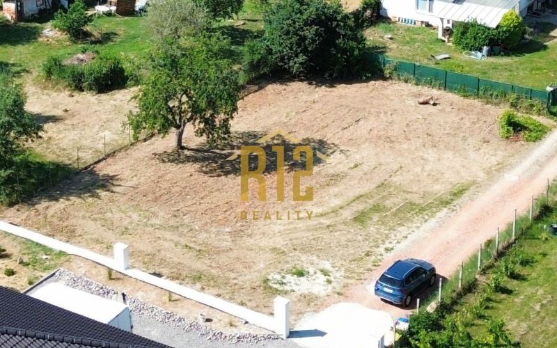 PEKNÝ POZEMOK s IS - Predaj Nitra - Jelenec 725 m2