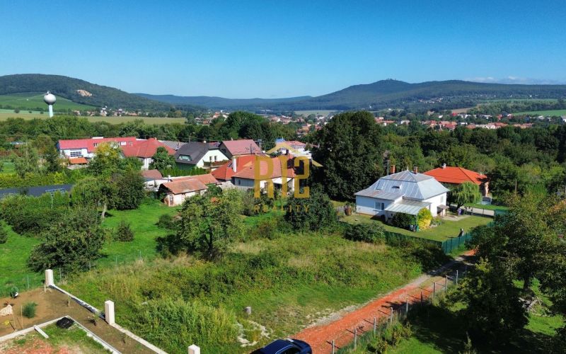 POZEMOK s IS - Predaj Nitra - Jelenec 725 m2