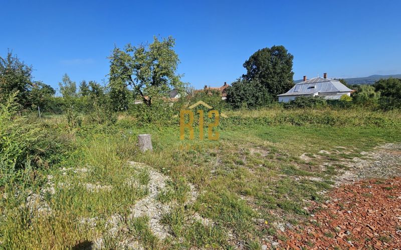 POZEMOK s IS - Predaj Nitra - Jelenec 725 m2