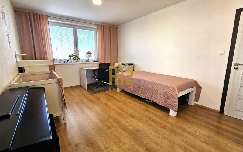 Predaj 3 izbový byt Nitra - Ivanka pri Nitre, balkón, parkovacie miesto 