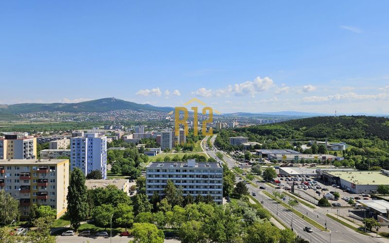 Predaj veľkometrážny 4 izbový byt s výhľadom na celé mesto Nitra, 99 m2 