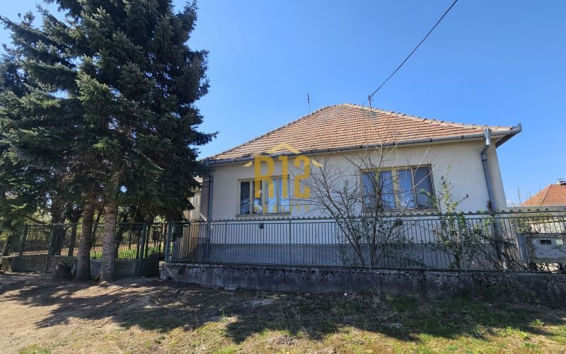 Predaj rodinný dom Nitra Lužianky + 2 stavebné pozemky