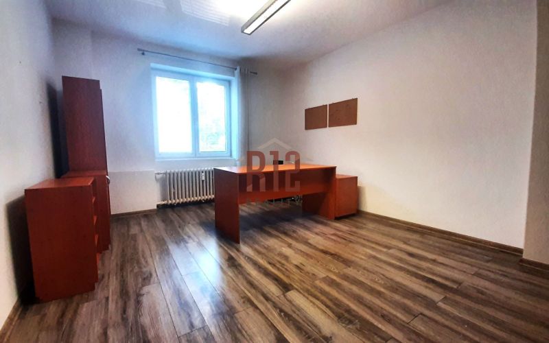 Prenájom 3 izbový byt Nitra - kancelársky priestor
