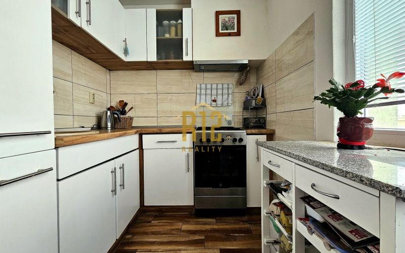 REZERVOVANÉ Predaj 2 izbový byt Nitra - Hollého, balkón